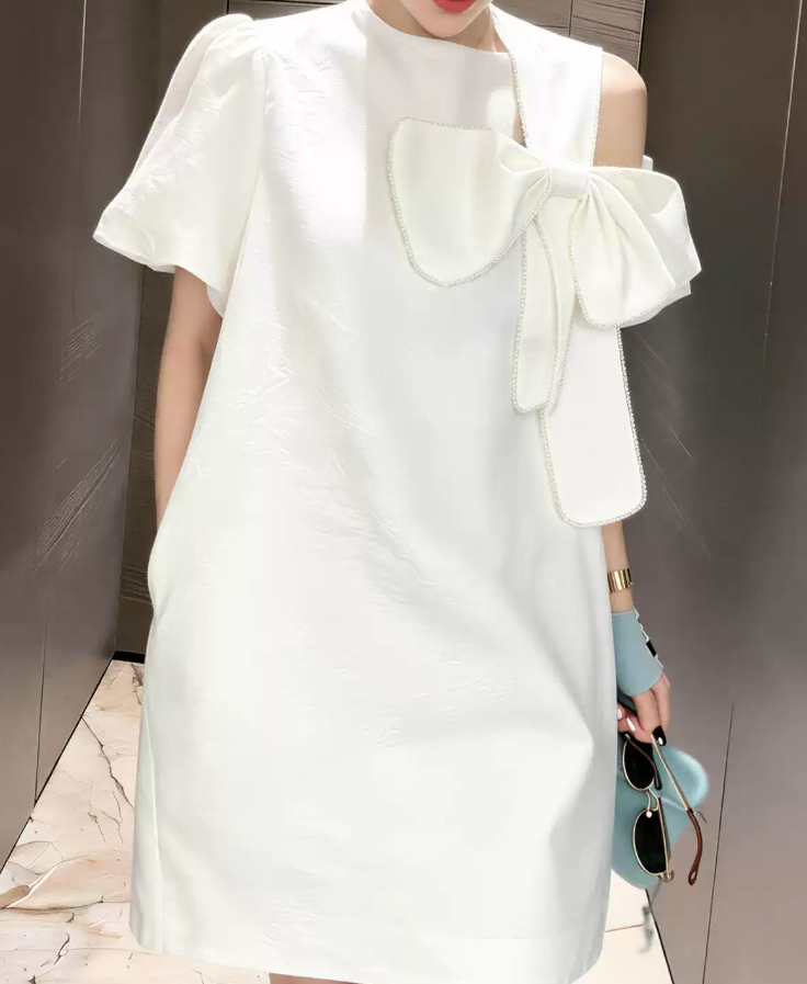 Mini robe de soirée en satin, sans bretelles, sans manches, ligne a, simple, C899