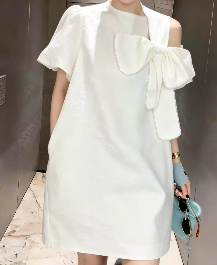 Mini robe de soirée en satin, sans bretelles, sans manches, ligne a, simple, C899