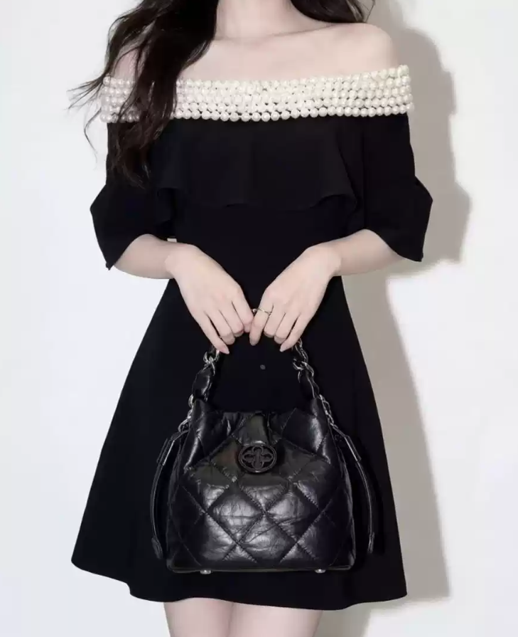 Mini robe de soirée en satin, sans bretelles, sans manches, ligne a, simple, C899
