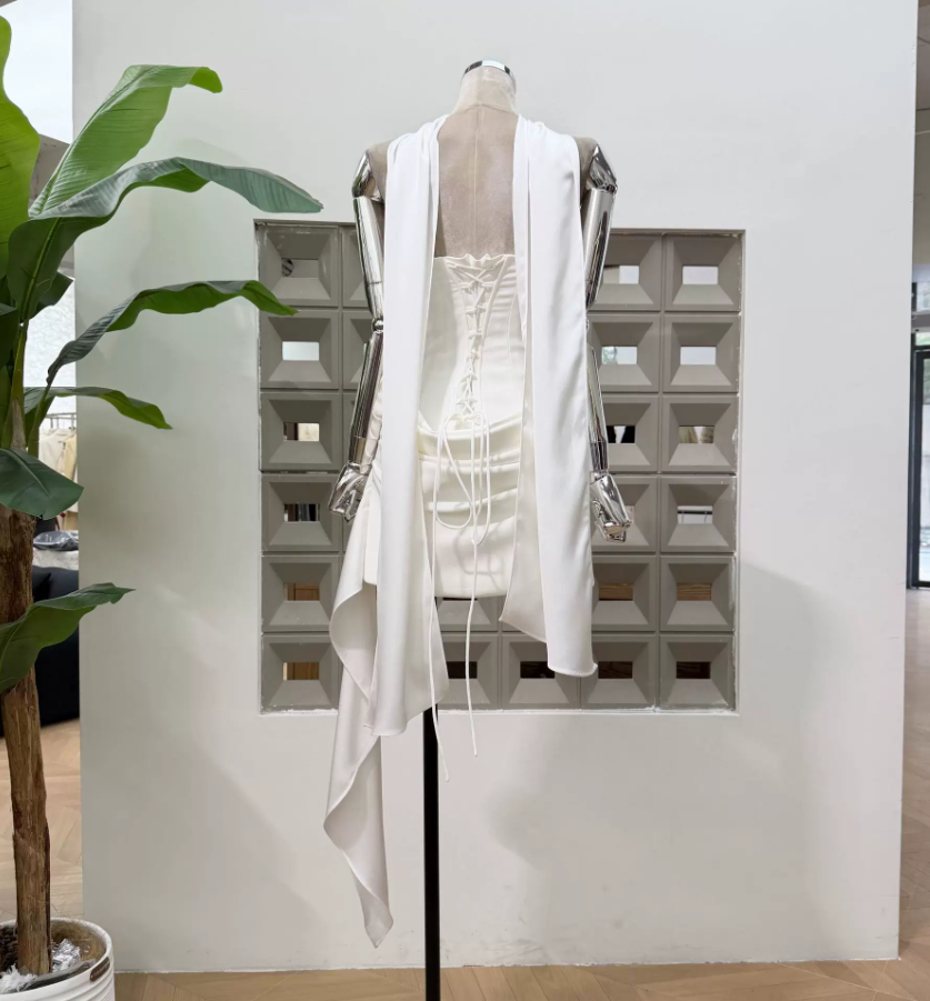 Mini robe de soirée en satin, sans bretelles, sans manches, ligne a, simple, C899