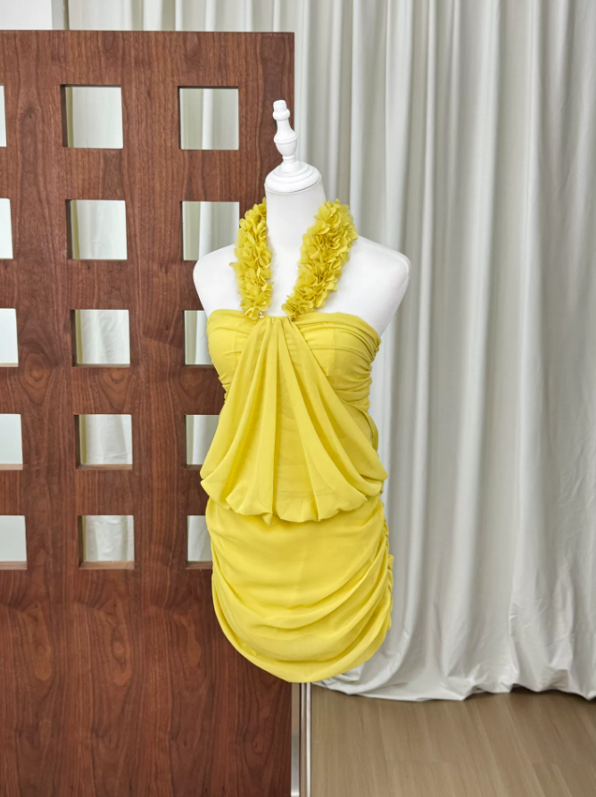 Attractive Halter Neck Yellow Homecoming Dress Appliques Sheath Party Dress C9383