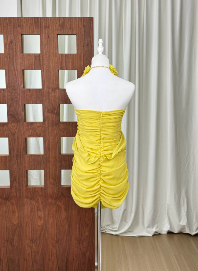 Attractive Halter Neck Yellow Homecoming Dress Appliques Sheath Party Dress C9383