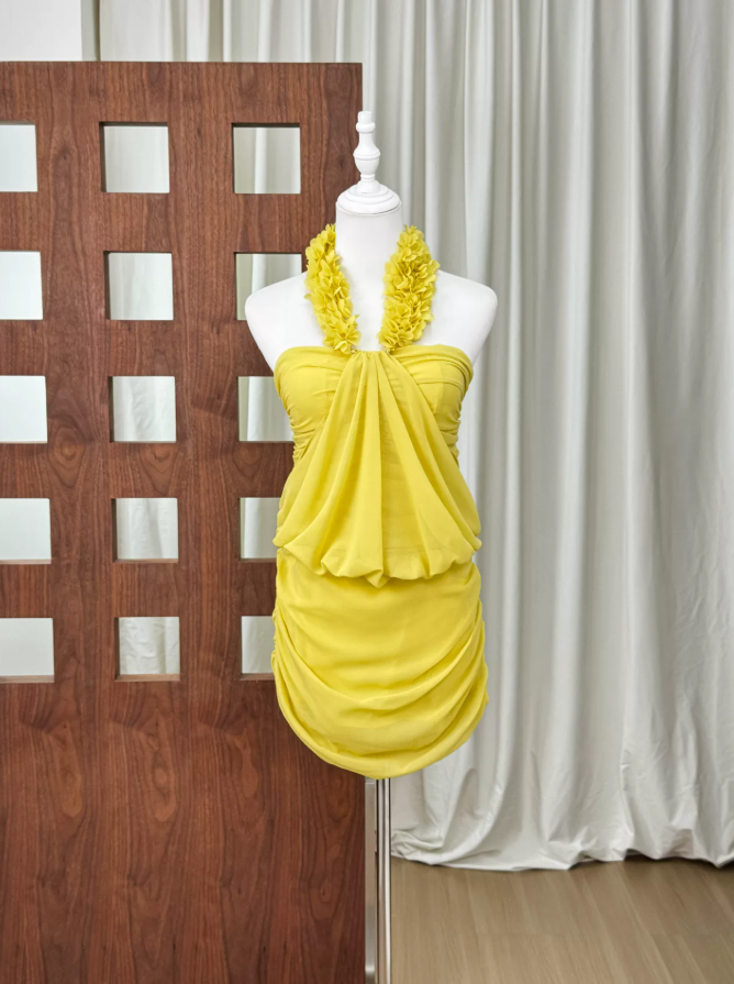 Attractive Halter Neck Yellow Homecoming Dress Appliques Sheath Party Dress C9383