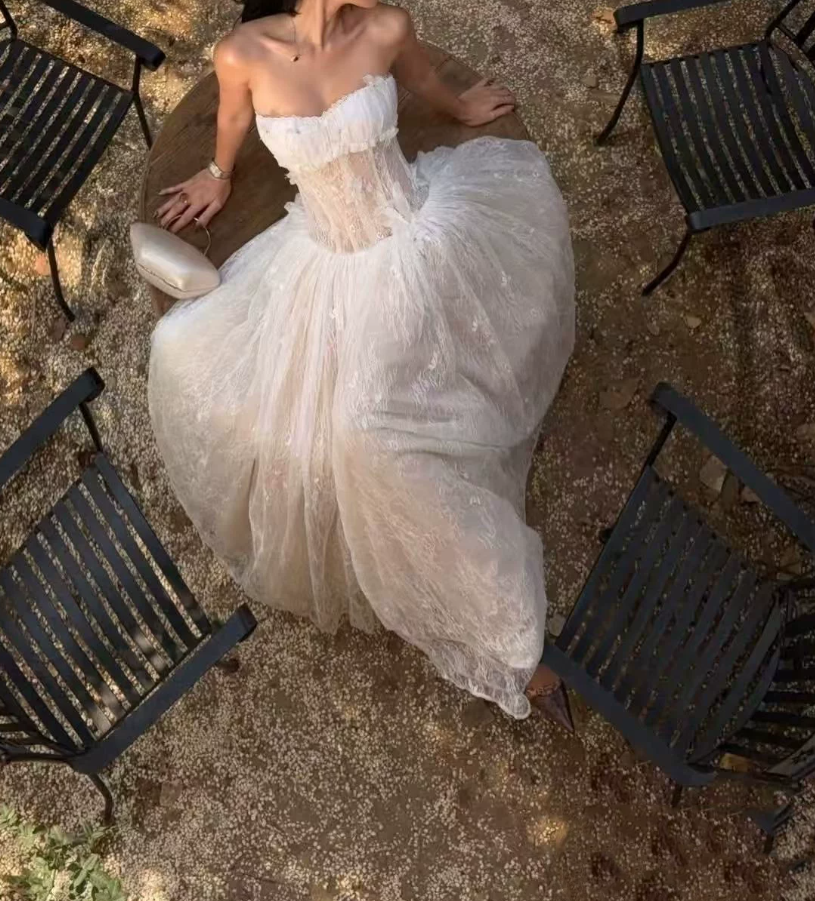 Romantic Strapless Wedding Dresses Appliques Lace A-Line Bridal Dress C9390