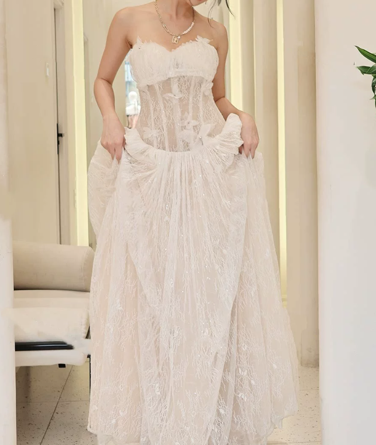 Romantic Strapless Wedding Dresses Appliques Lace A-Line Bridal Dress C9390