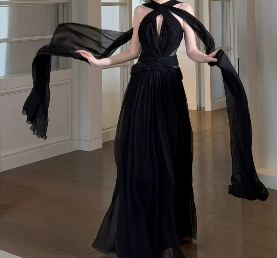 Flowy Halter Neck Prom Dress Black A-Line Evening Dress C9452