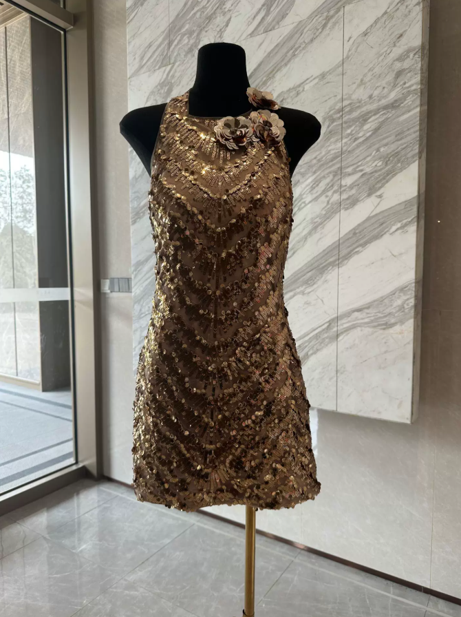 Mini robe de soirée en satin, sans bretelles, sans manches, ligne a, simple, C899