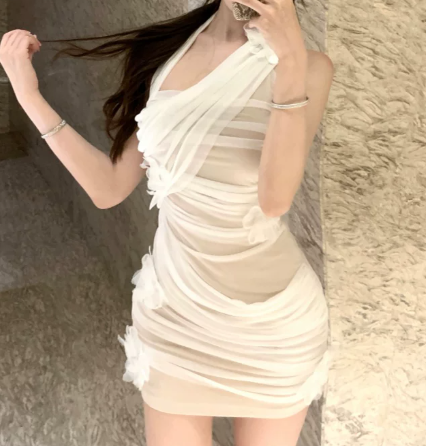 Classical Halter Neck Homecoming Dress White Appliques Sheath Party Dress C9553