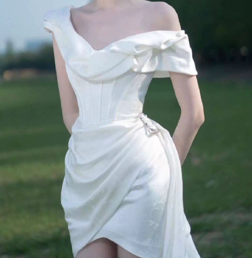 Mini robe de soirée en satin, sans bretelles, sans manches, ligne a, simple, C899