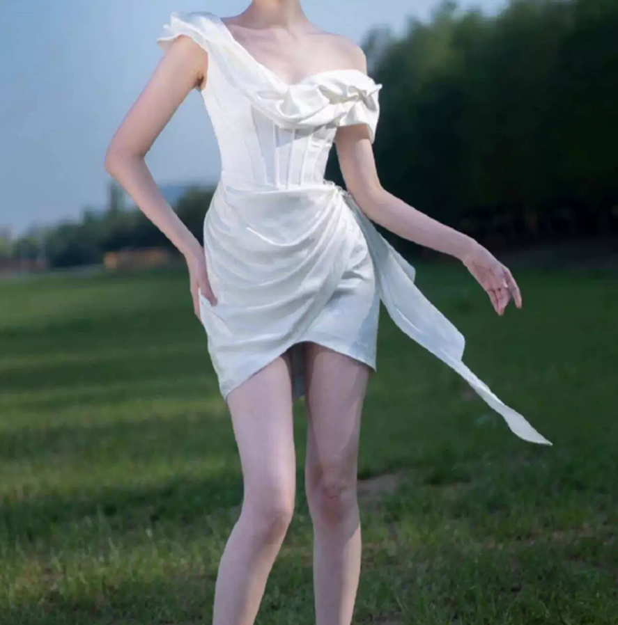 Mini robe de soirée en satin, sans bretelles, sans manches, ligne a, simple, C899