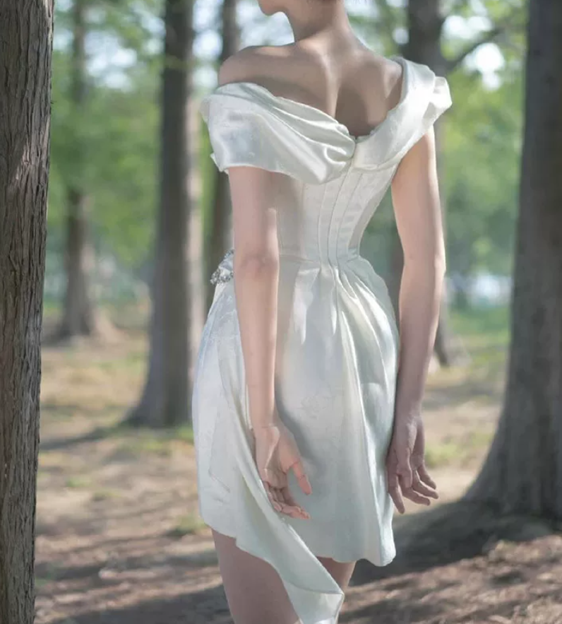 Mini robe de soirée en satin, sans bretelles, sans manches, ligne a, simple, C899