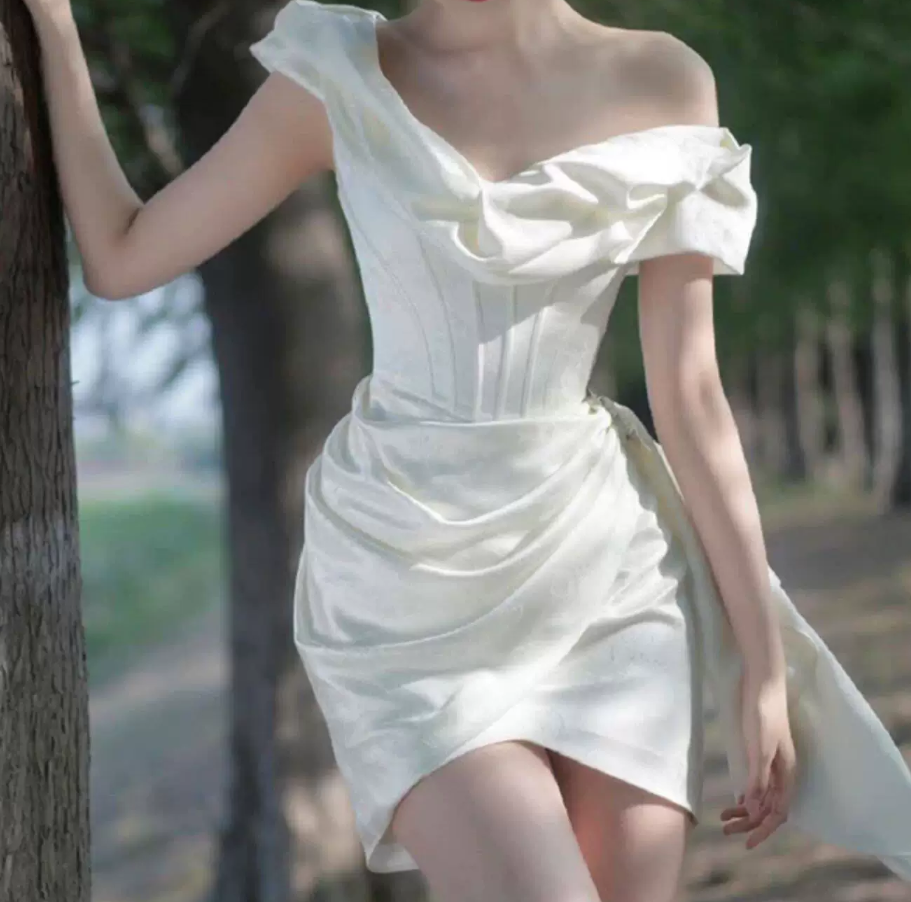Mini robe de soirée en satin, sans bretelles, sans manches, ligne a, simple, C899