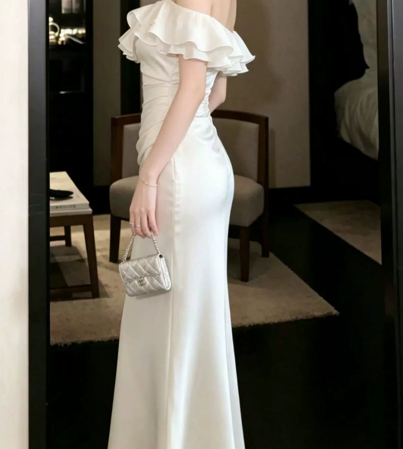 Superbe robe de mariée sirène bustier en satin et tulle, longue et en dentelle, C4563