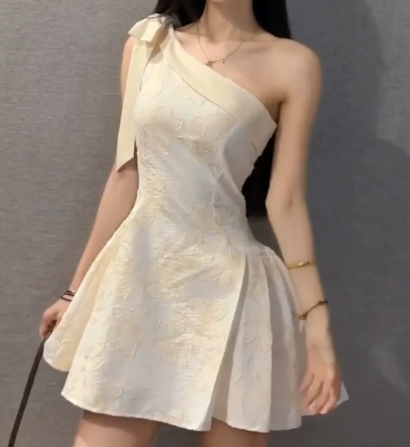 Mini robe de soirée en satin, sans bretelles, sans manches, ligne a, simple, C899