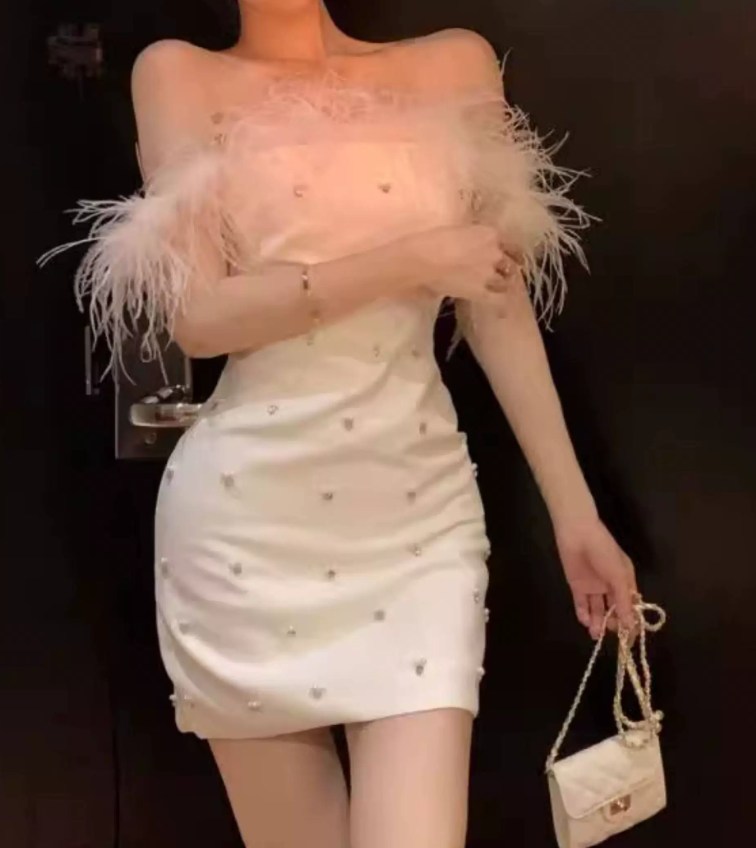 Attractive Off-Shoulder White Homecoming Dress Feather Sequins Sheath Party Dress C9681