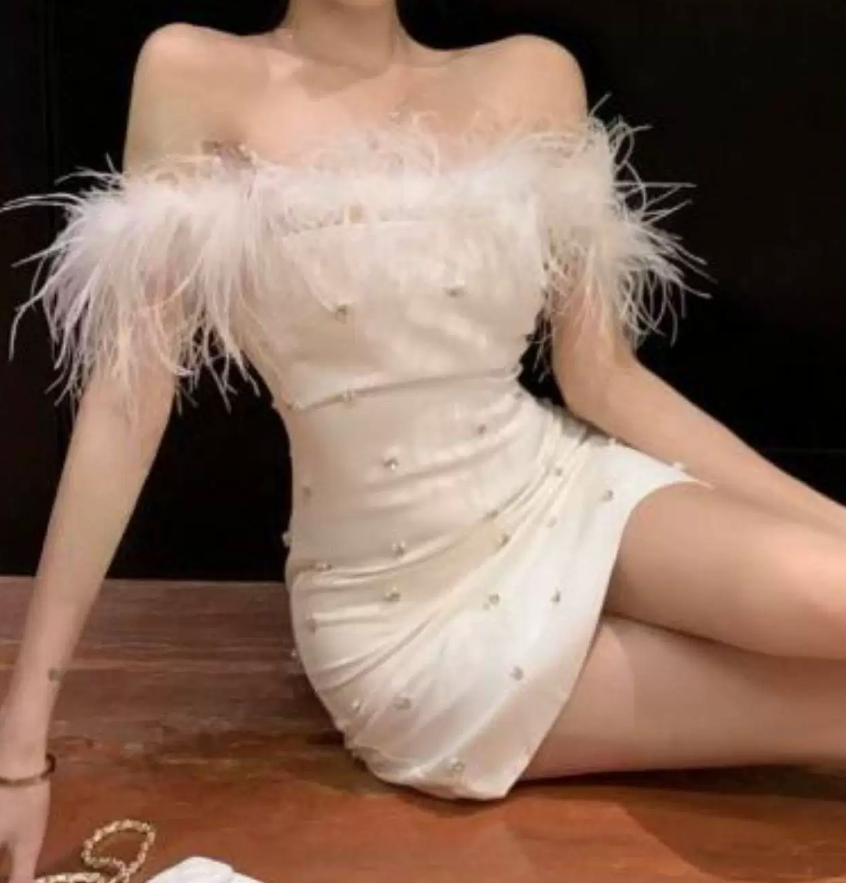 Attractive Off-Shoulder White Homecoming Dress Feather Sequins Sheath Party Dress C9681