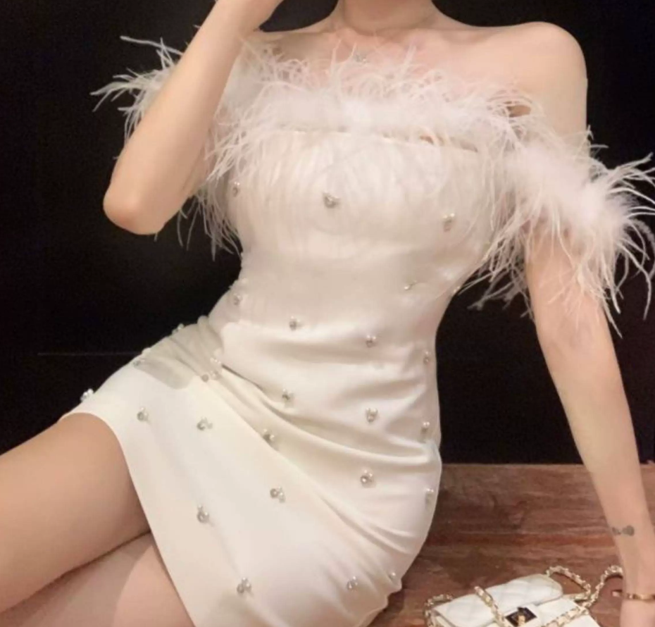Attractive Off-Shoulder White Homecoming Dress Feather Sequins Sheath Party Dress C9681