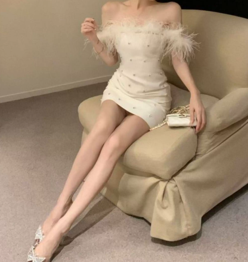 Attractive Off-Shoulder White Homecoming Dress Feather Sequins Sheath Party Dress C9681