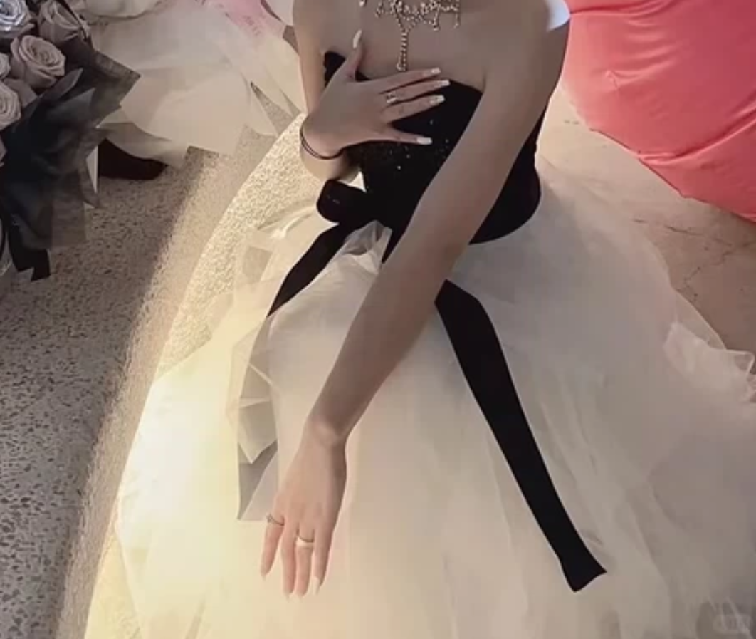 Robe de bal de princesse bustier à volants en satin long, robe de soirée C8117