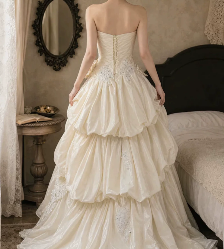 Romantic Sweetheart Appliques Wedding Dresses Lace Tiered A-Line Bridal Dress C9748