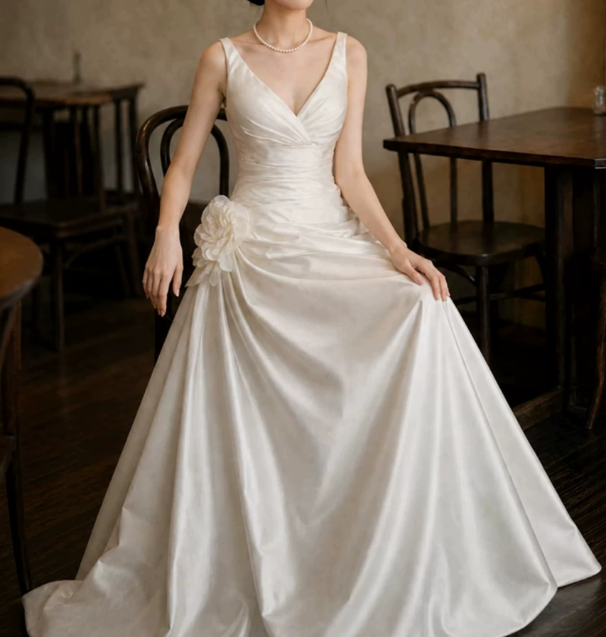 Classical V Neck Wedding Dresses Satin A-Line Bridal Dress C9751
