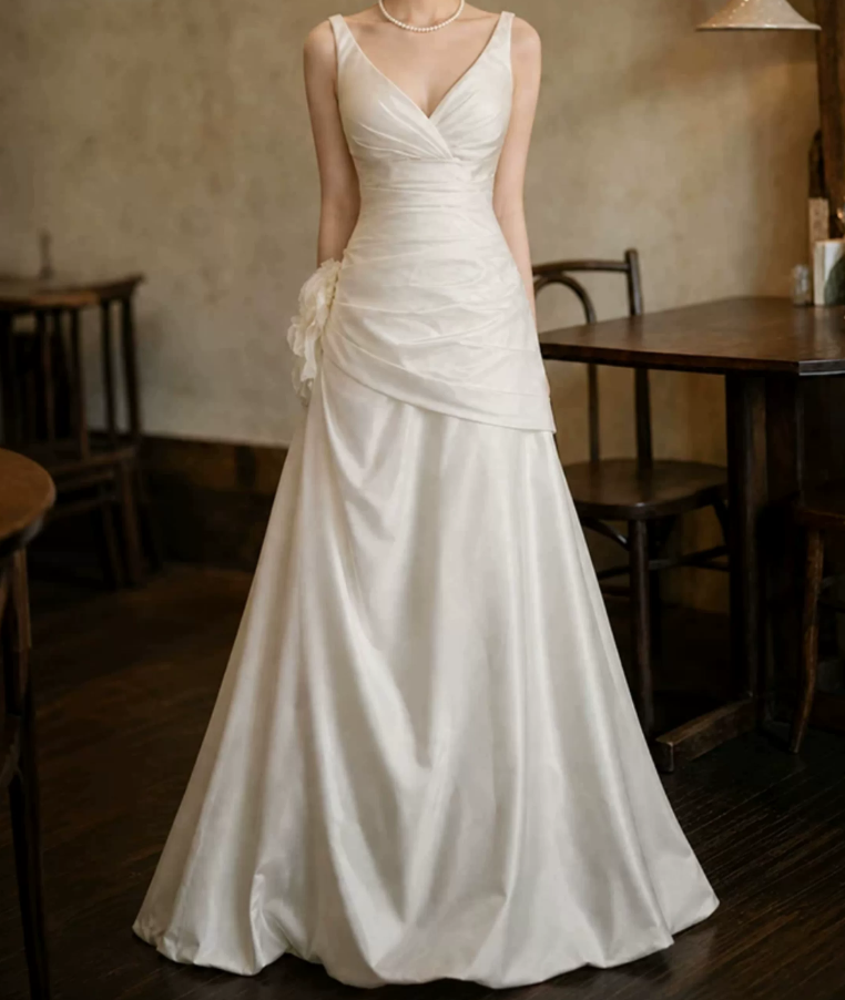 Classical V Neck Wedding Dresses Satin A-Line Bridal Dress C9751