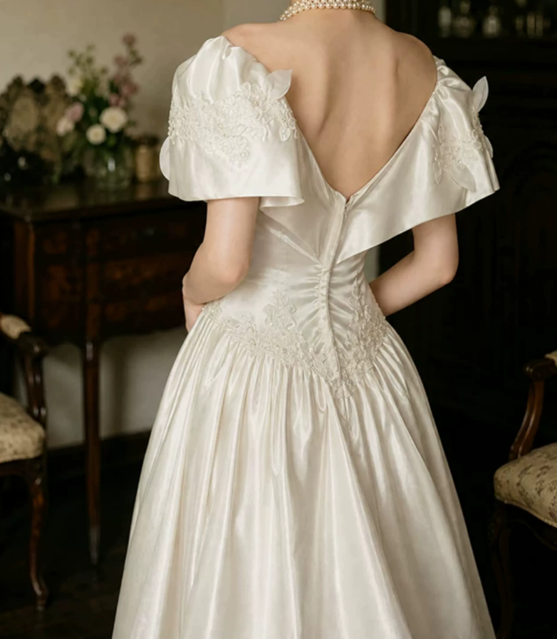 Vintage Off-Shoulder Satin Wedding Dresses Appliques A-Line Bridal Dress C9762