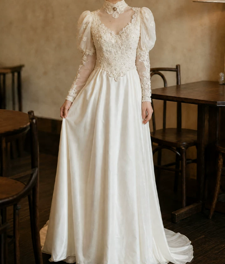 Superbe robe de mariée sirène bustier en satin et tulle, longue et en dentelle, C4563