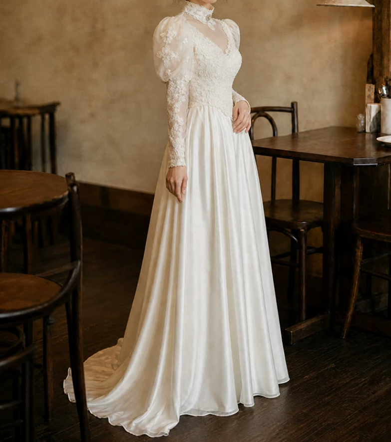 Superbe robe de mariée sirène bustier en satin et tulle, longue et en dentelle, C4563