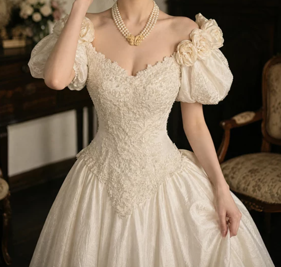 Romantic Short Sleeve Ivory Ball Gown Square Neck Appliques Sweet 16 Dresses C9769
