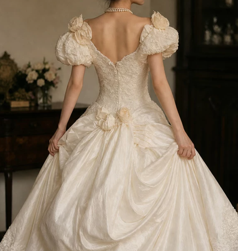 Romantic Short Sleeve Ivory Ball Gown Square Neck Appliques Sweet 16 Dresses C9769