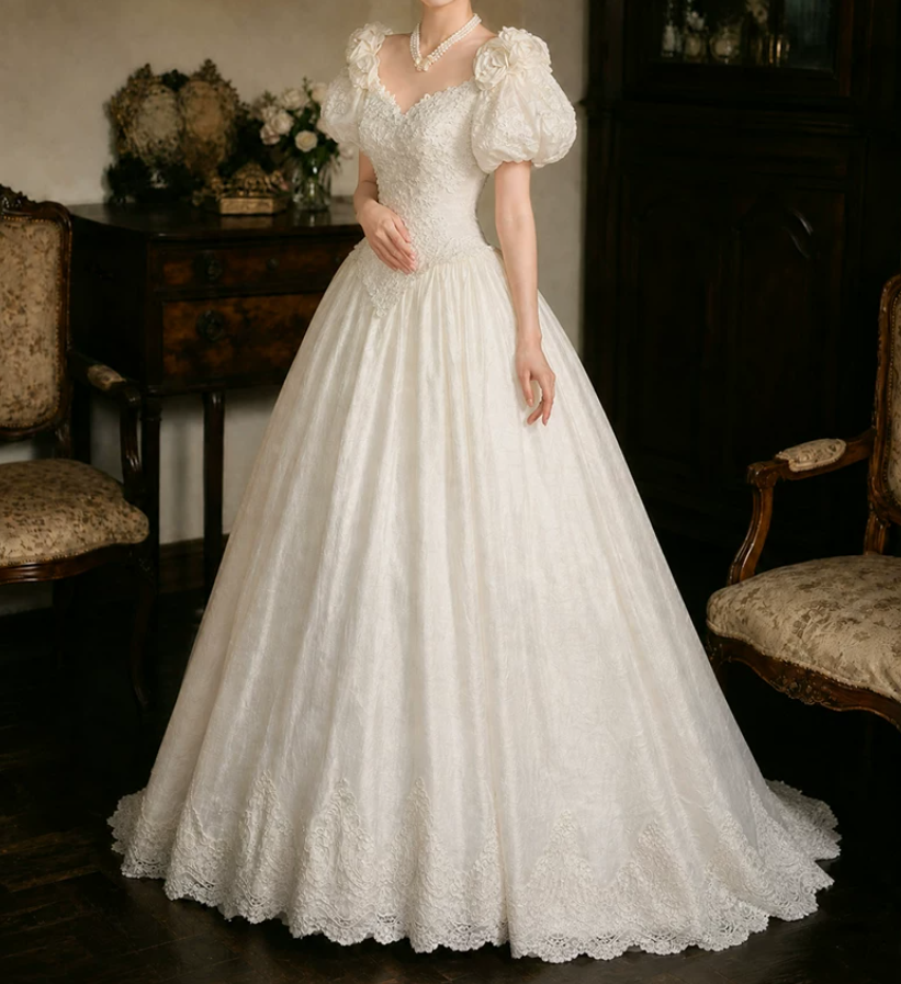 Romantic Short Sleeve Ivory Ball Gown Square Neck Appliques Sweet 16 Dresses C9769