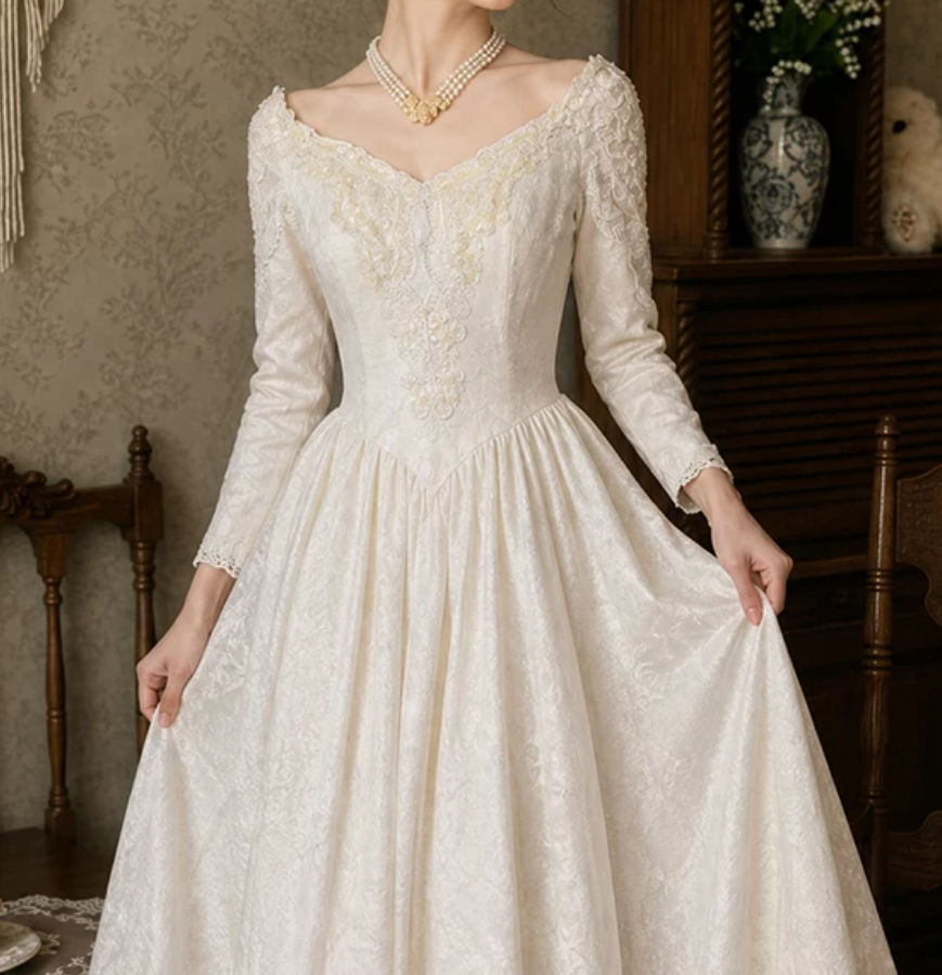 Fascinating V Neck Wedding Dresses Long Sleeve Appliques A-Line Bridal Dress C9784