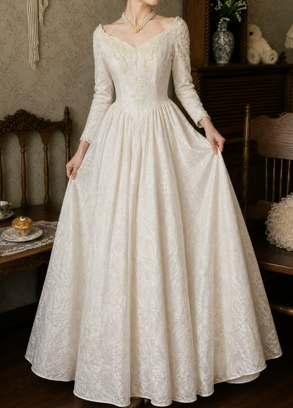 Fascinating V Neck Wedding Dresses Long Sleeve Appliques A-Line Bridal Dress C9784