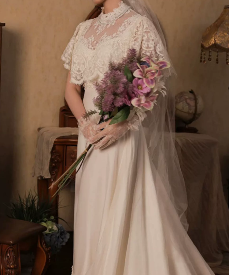 Luxury Jewel Neck Wedding Dresses Lace Short Sleeve A-Line Bridal Dress C9789