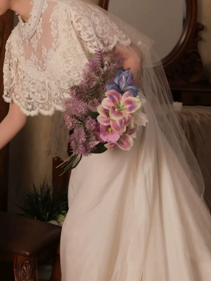 Luxury Jewel Neck Wedding Dresses Lace Short Sleeve A-Line Bridal Dress C9789