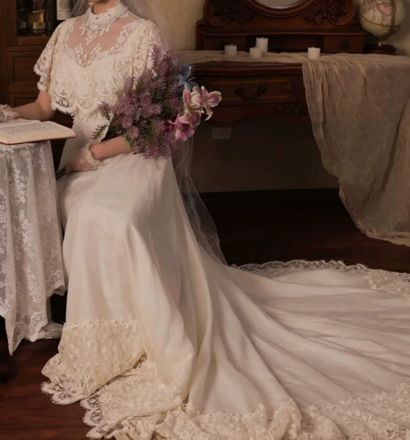 Luxury Jewel Neck Wedding Dresses Lace Short Sleeve A-Line Bridal Dress C9789