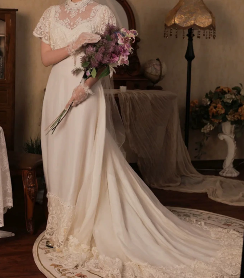 Luxury Jewel Neck Wedding Dresses Lace Short Sleeve A-Line Bridal Dress C9789
