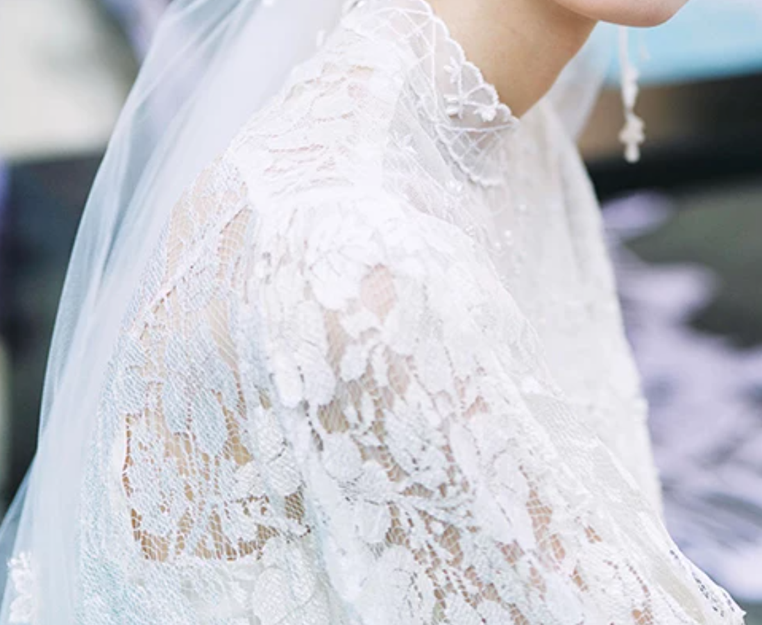 Fascinating High Collar Wedding Dresses Long Sleeve Lace A-Line Bridal Dress C9801