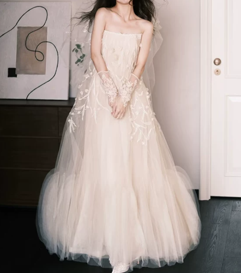 Glam Strapless Wedding Dresses Appliques Tulle A-Line Bridal Dress C9818
