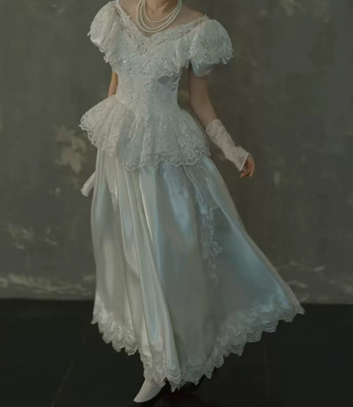 Superbe robe de mariée sirène bustier en satin et tulle, longue et en dentelle, C4563