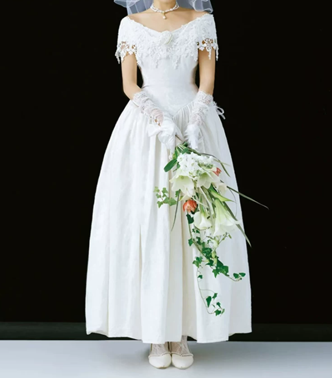 Vintage Off-Shoulder Wedding Dresses Lace A-Line Bridal Dress C9836