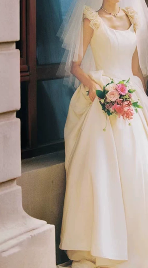 Fascinating Spaghetti Straps Wedding Dresses 3D Flowers A-Line Bridal Dress C9845