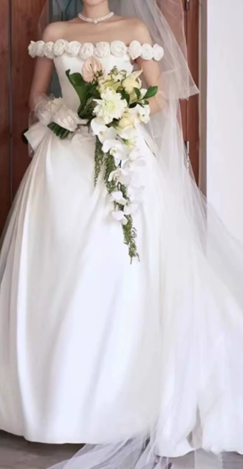 Superbe robe de mariée sirène bustier en satin et tulle, longue et en dentelle, C4563