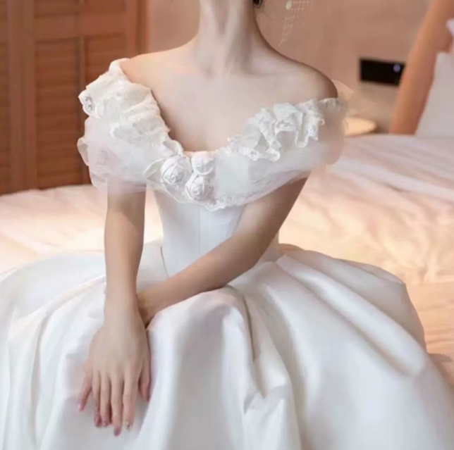 Superbe robe de mariée sirène bustier en satin et tulle, longue et en dentelle, C4563