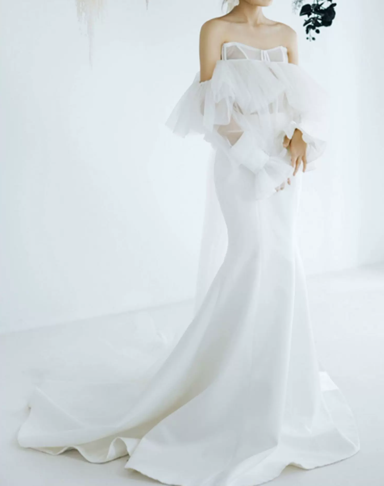 Graceful Off-Shoulder Wedding Dresses Long Sleeve Tiered Mermaid Bridal Dress C9859