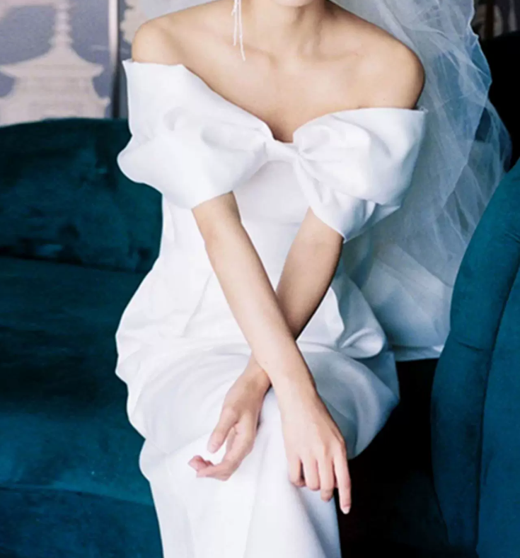Superbe robe de mariée sirène bustier en satin et tulle, longue et en dentelle, C4563