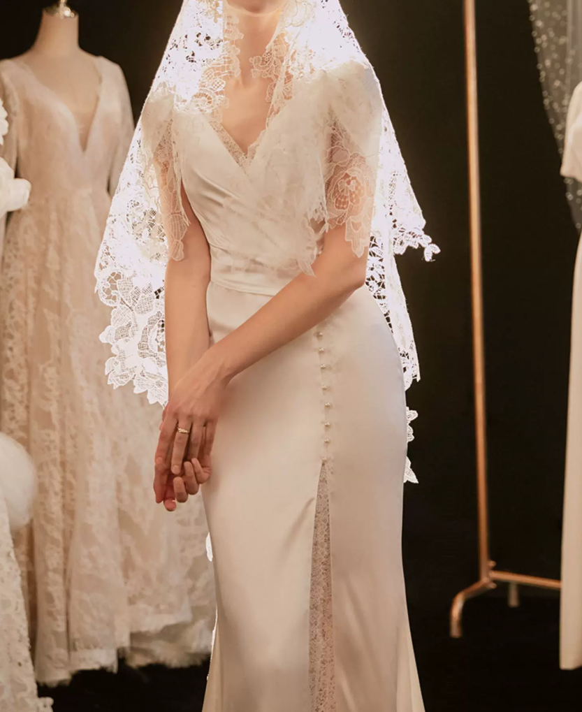 Superbe robe de mariée sirène bustier en satin et tulle, longue et en dentelle, C4563