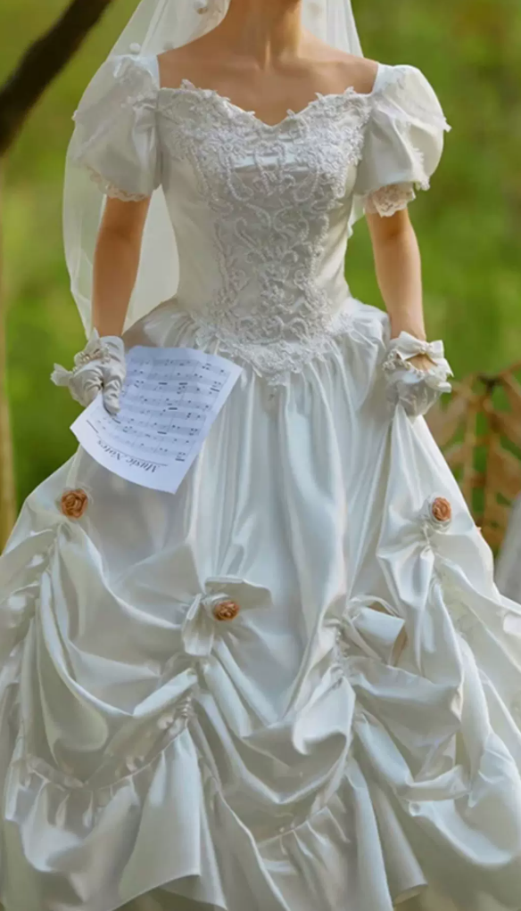 Superbe robe de mariée sirène bustier en satin et tulle, longue et en dentelle, C4563