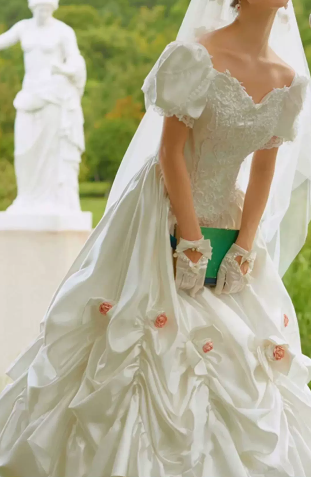 Superbe robe de mariée sirène bustier en satin et tulle, longue et en dentelle, C4563